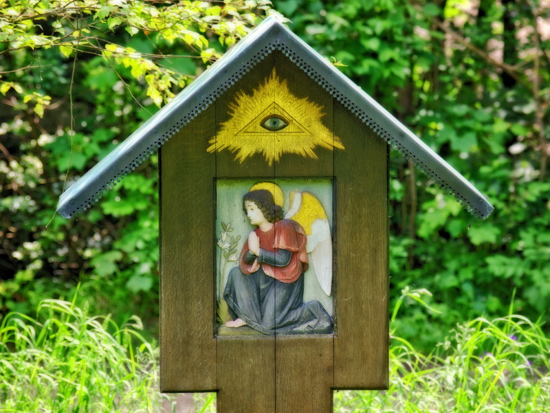 child, two people, carved, togetherness, women, wood, figure, angel, people, birdhouse, 4K, nature, childhood, guardian angel, men, offspring, symbol