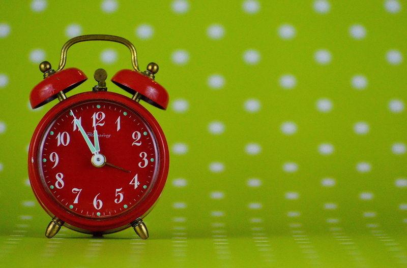 ring the bell, alarm, instrument of time, retro styled, close-up, copy space, no people, analog, dial, number, indoors, backgrounds, clock face, time, pointer