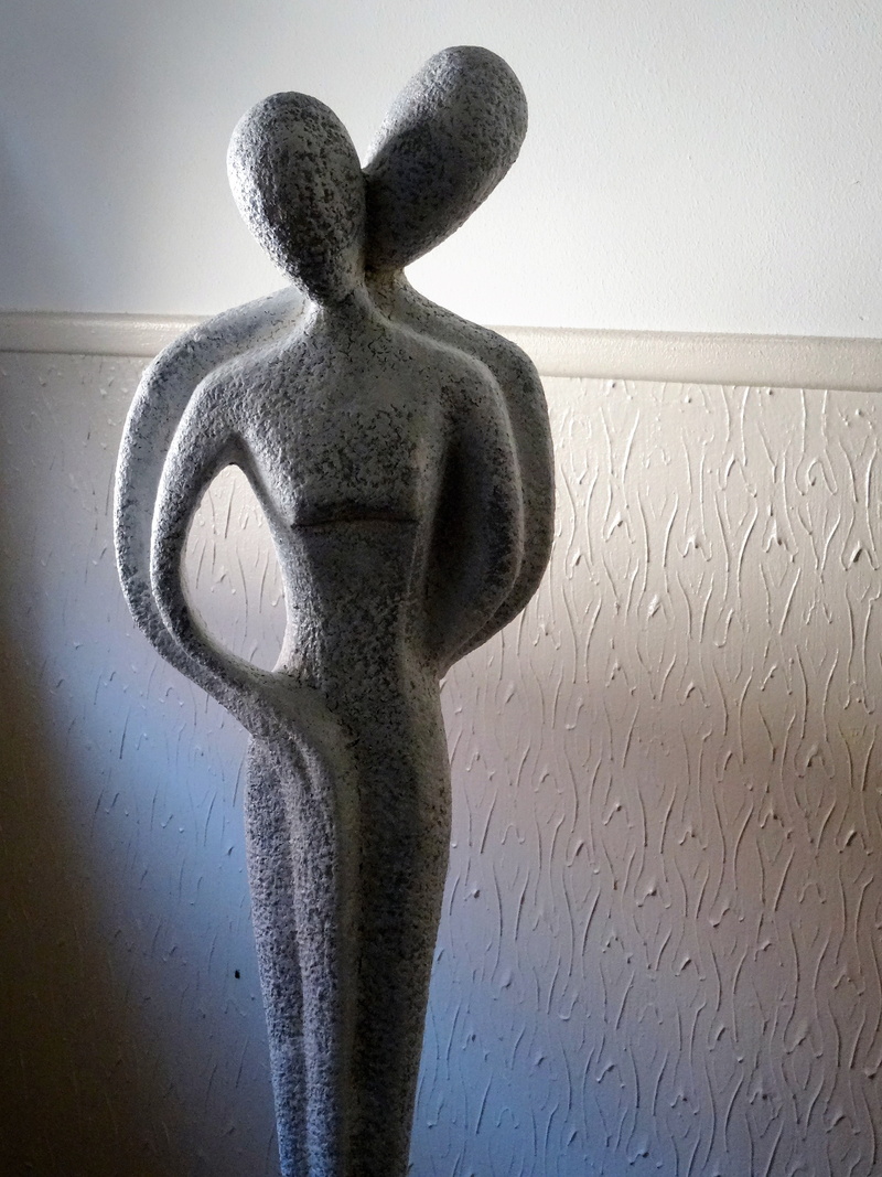 vignette, indoors, sculpture, nature, pair, figure, close-up, day, art, woman, statue, creativity, no people, human representation, angel, lovers, built structure