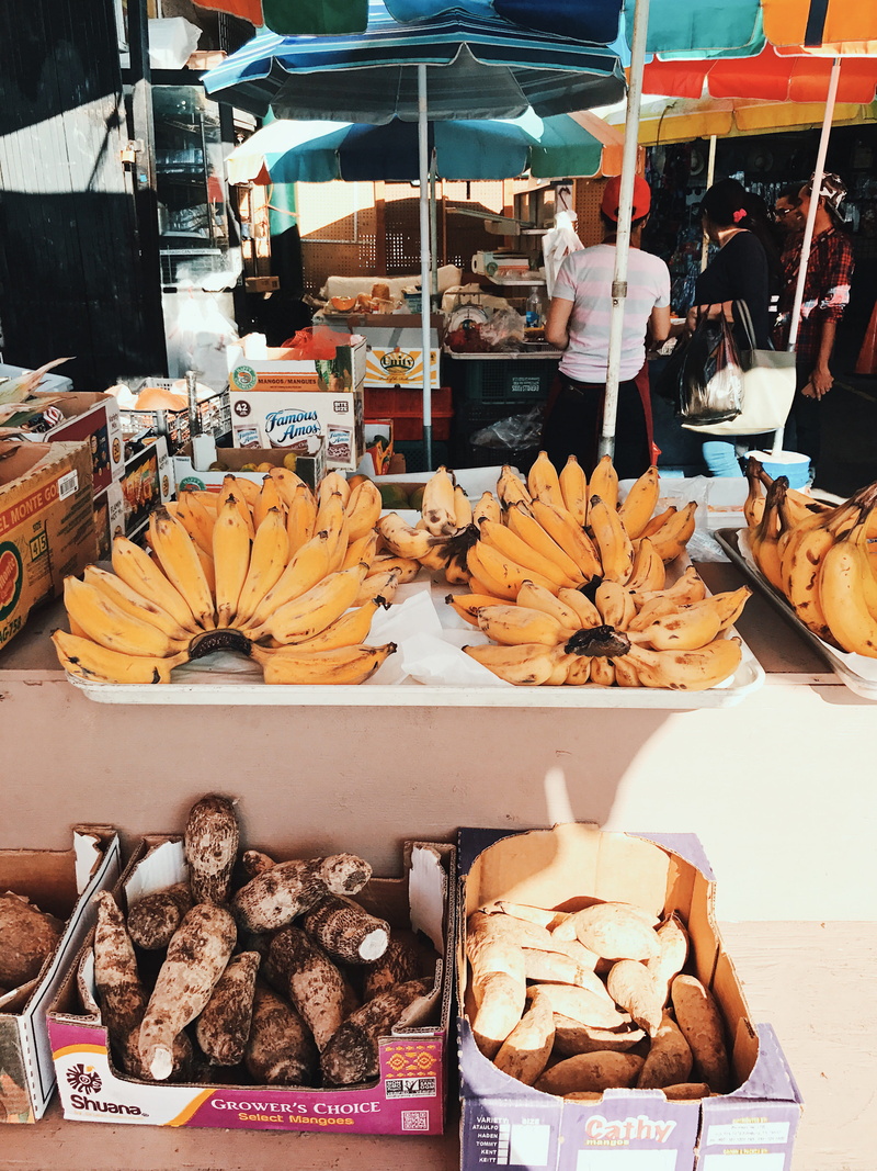 business, food and drink, display cabinet, abundance, arrangement, bananas, market, retail display, los angeles, food market, incidental people, 4K, temptation