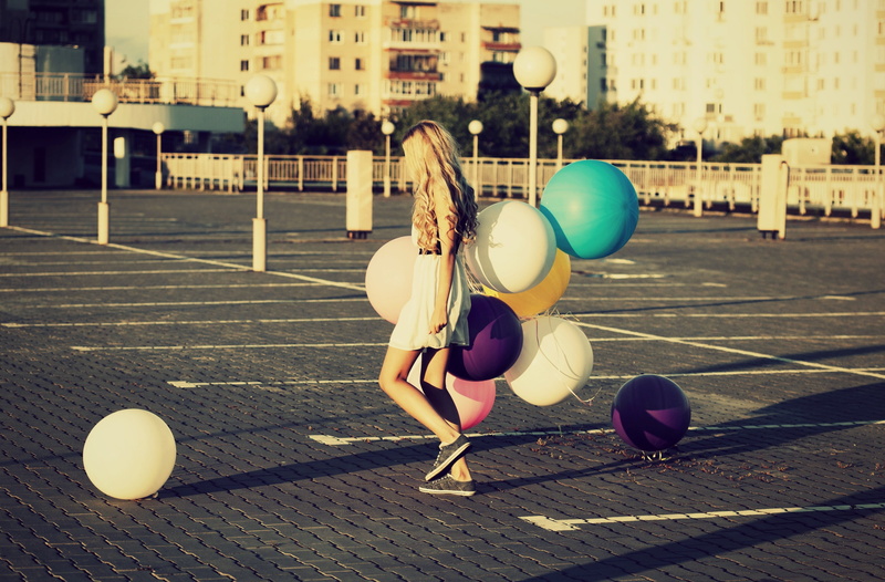 fun, city, dress, sport, balls, activity, one person, adult, HD, athlete, playing, built structure, mood, balloon, people, architecture