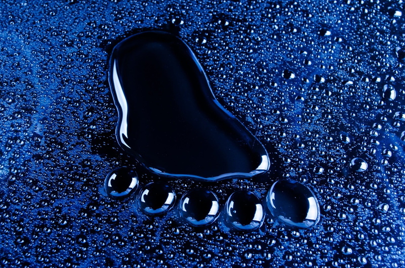 studio shot, texture, black, step, droplets, sea, wet, indoors, drink, close-up, design, toes, rain, water, refreshment, nature, drop, bath, print, no people
