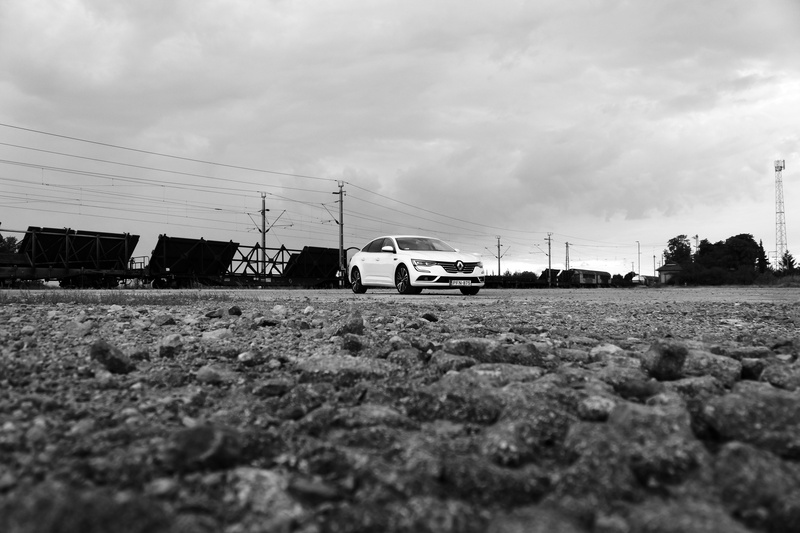 architecture, built structure, field, power supply, talisman, day, electricity, electricity pylon, 5K, sky, land, truck, cloud - sky, auto, initiale paris