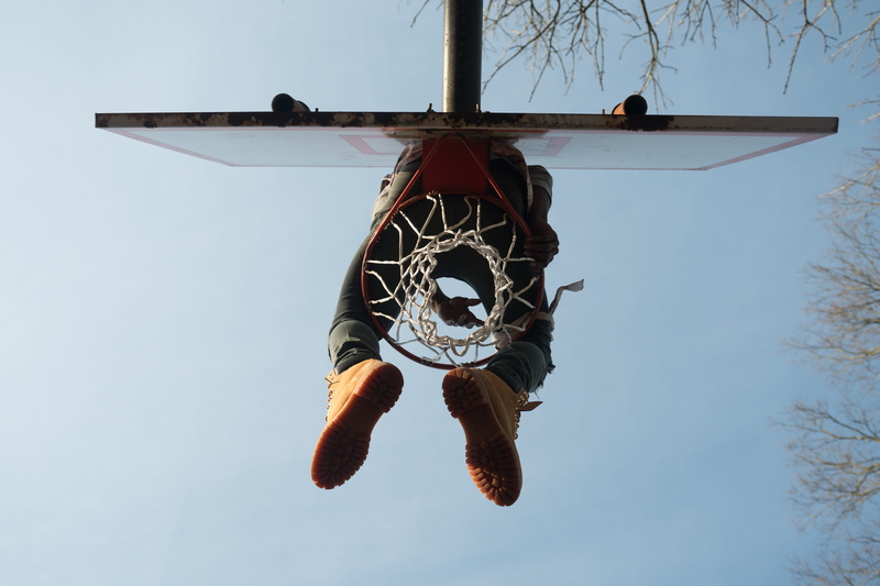 low angle view, sky, tree, unrecognizable person, basketball, motion, 5K, basketball hoop, men, day, leisure activity, hoop, one person, outdoors, sport