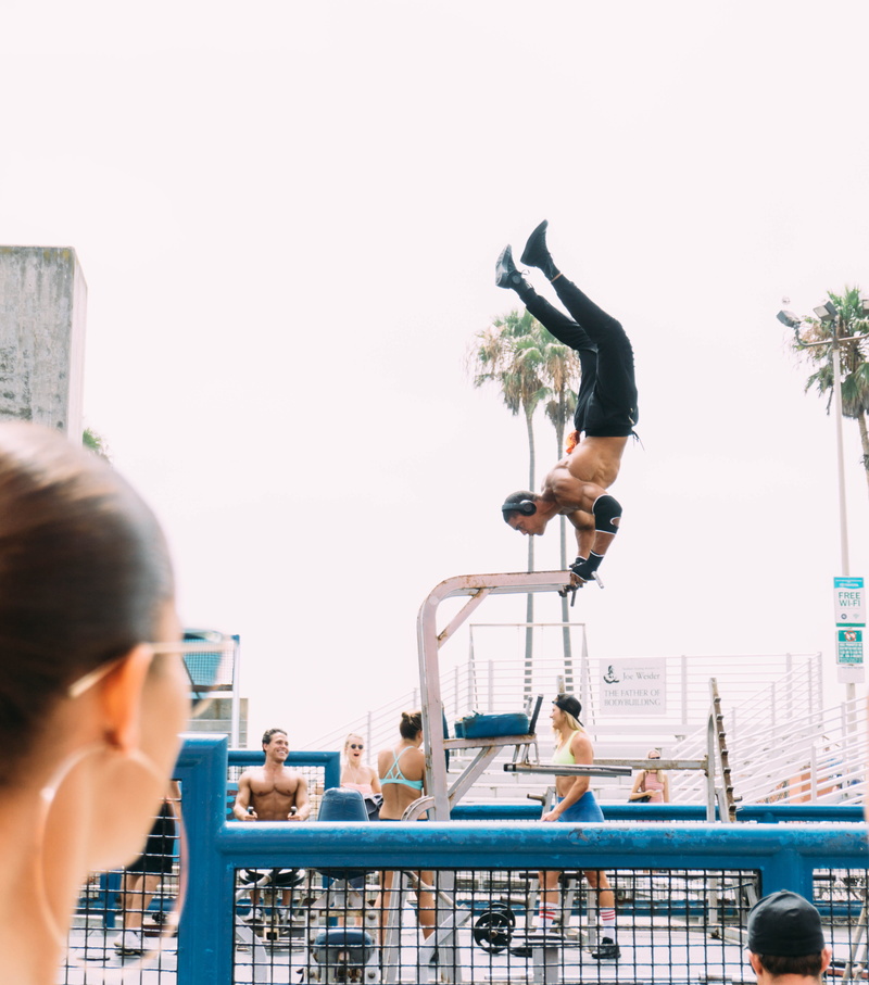 real people, venice beach, full length, 4K, gym, vitality, man, girls, muscle beach, lifestyles, females, people, skill, boy, gymnastics, muscles, sport