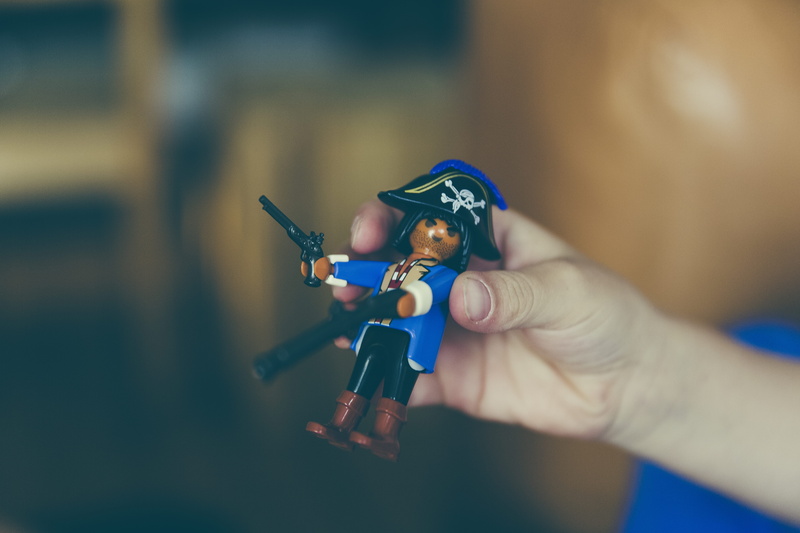 competition, 5K, figurine, one person, focus on foreground, pirate, shallow focus, holding, headshot, people, one man only, playmobile, weapon, human body part