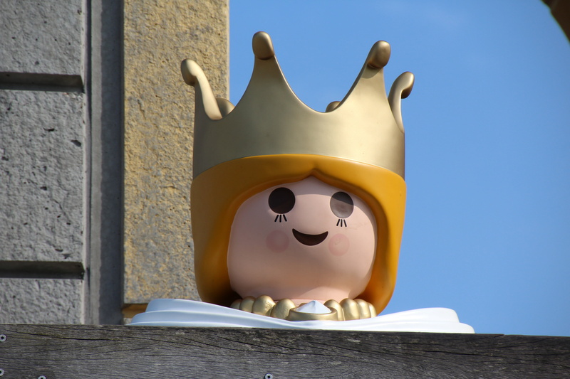 day, celebration, queen, figurine, party, birthday, childrens day, children, smiling, close-up, playmobil, savings, human representation, architecture