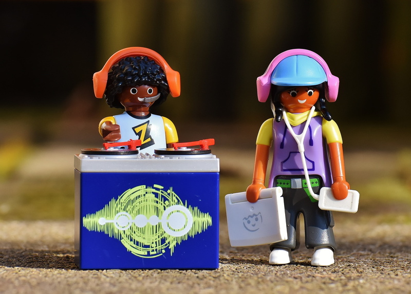 child, play, two people, people, offspring, competition, two, togetherness, adult imitation, funny, toys, headphones, children only, playing, playmobil