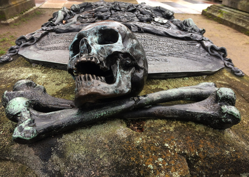 skeleton, the past, grave, sculpture, spooky, close-up, bone, representation, architecture, scary, tombstone, art and craft, bones, cemetery, skull and crossbones