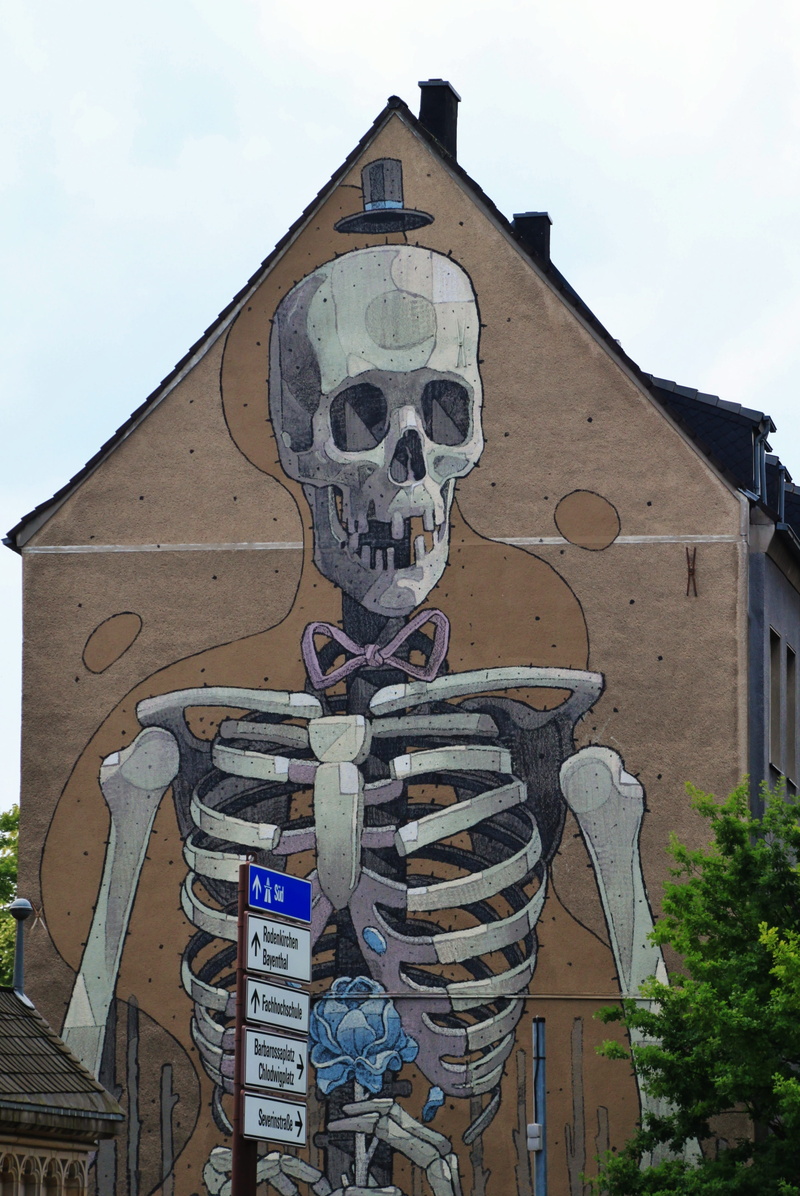 graffity, skeleton, architecture, cloud - sky, horror, spooky, hauswand, graffiti, home, built structure, art, skull and crossbones, building, Bone, frame