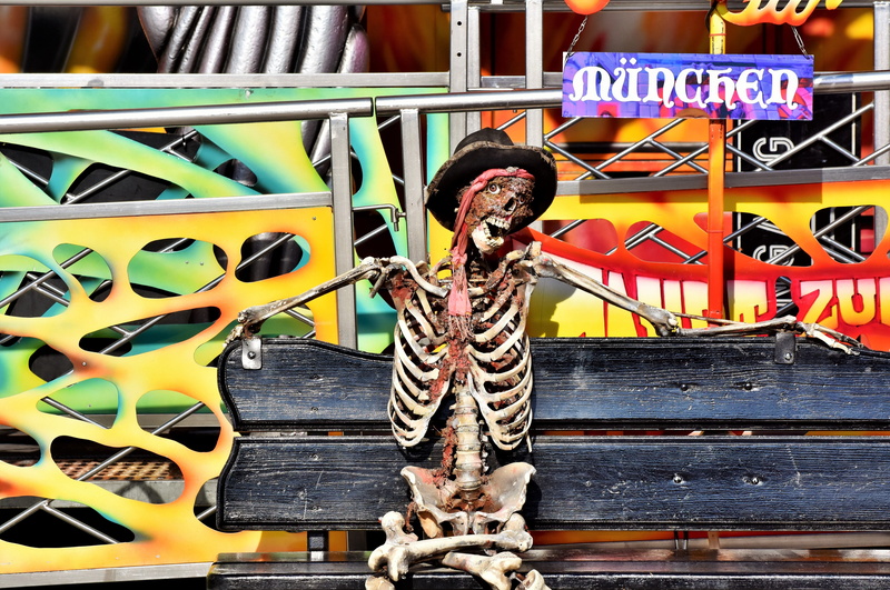halloween, ride, sitting, 5K, skull, creativity, skeleton, male likeness, spring festival, entertainment, figure, graffiti, no people, architecture, sculpture