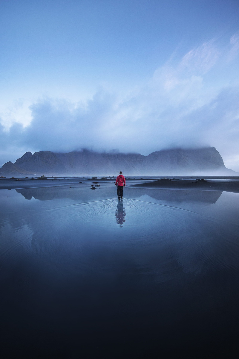 standing, beauty in nature, faytime, beach, tranquil scene, shore, sunrise, tranquility, environment, outside, solitude, seaside, sea, travel
