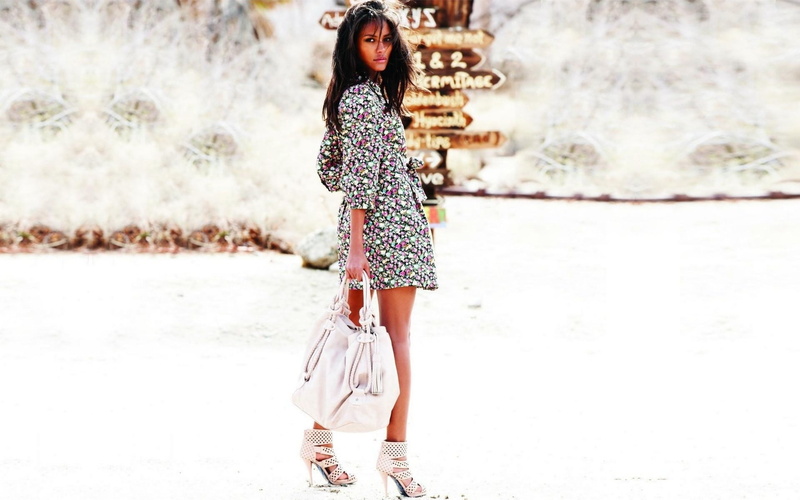 casual clothing, nature, young women, fashion, Emanuela de Paula, high heels, beauty, long hair, mini skirt, leisure activity, 1080P, real people, outdoors