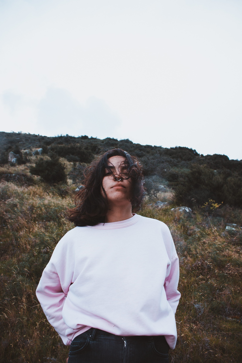 young women, mountains, portrait, beautiful, new zealand, waist up, casual clothing, nature, style, outdoors, leisure activity, front view, photography