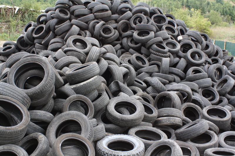 still life, 4K, daytime, pattern, pollution, stack, rubber, tire, close-up, shape, field, abundance, heap, large group of objects, used tires, metal, tires