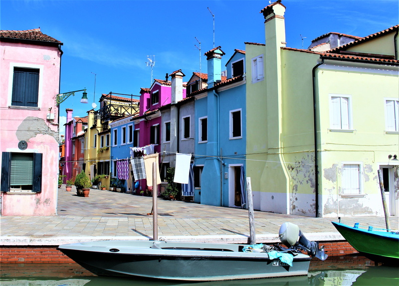 window, picturesquely, built structure, water, stone-built house, travel, venice, outdoors, attraction, the venice lagoon, boats, outdoor, residential district