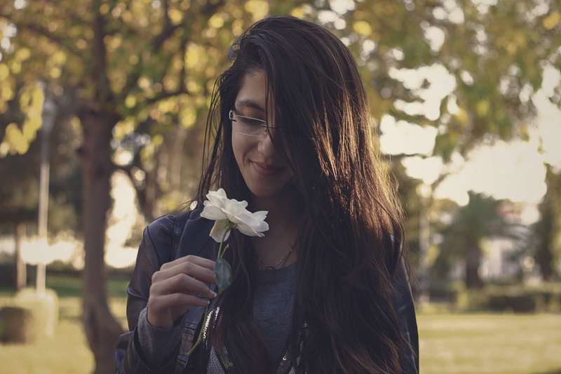 good, teenager, light, eyes, focus on foreground, front view, young adult, flower, lifestyles, look, flowers, asilah, cute, beautiful woman, flower head