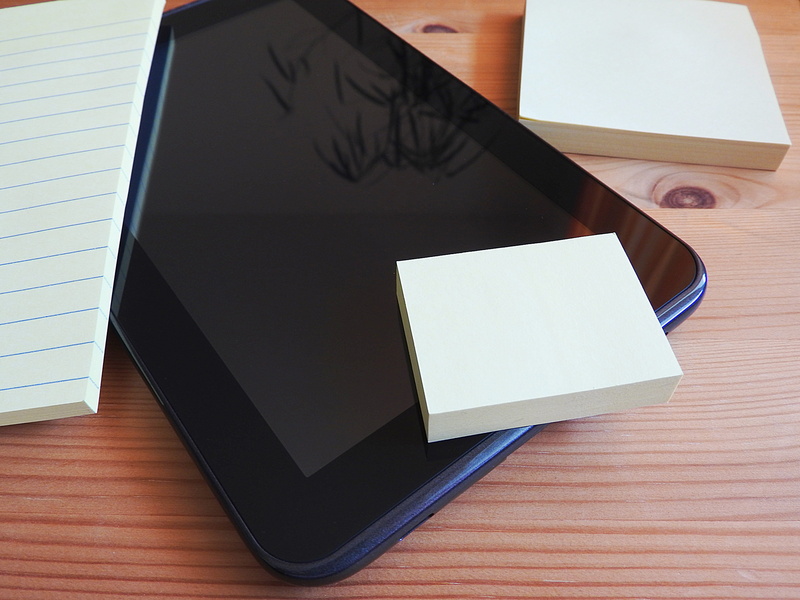 note pad, high angle view, reminder, publication, wood - material, stickies, paper, technology, business, pen, office, communication, adhesive note, still life