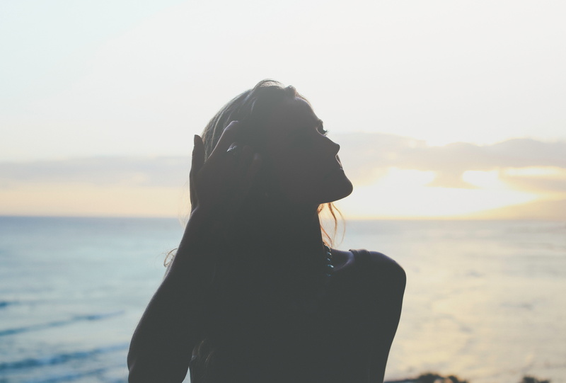 one person, scenics - nature, flow, hairstyle, girl, real people, lifestyles, land, sky, outdoors, nature, pose, looking at view, standing, horizon over water