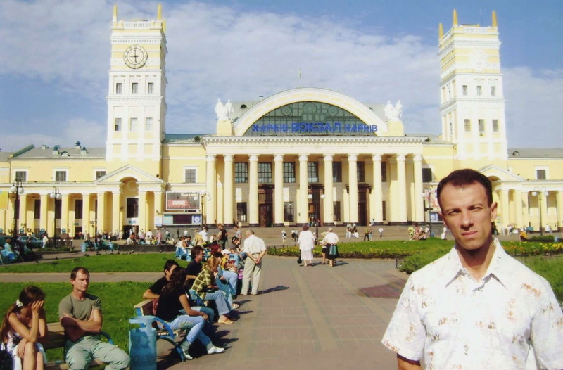 real people, men, leisure activity, adult, building exterior, women, harkiv, 720P, ukrayina, built structure, large group of people, architectural column