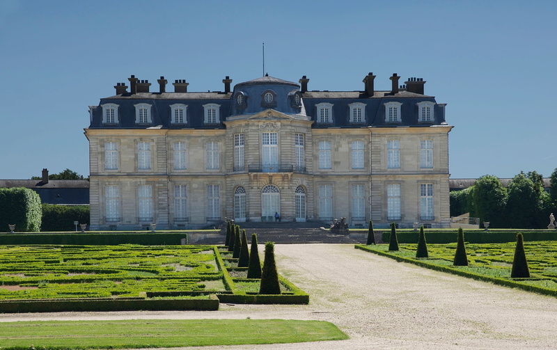 history, day, building, summer, staircase, outdoors, grass, no people, famous Place, plants, sky, the past, walkway, grounds, spring, footpath, built structure
