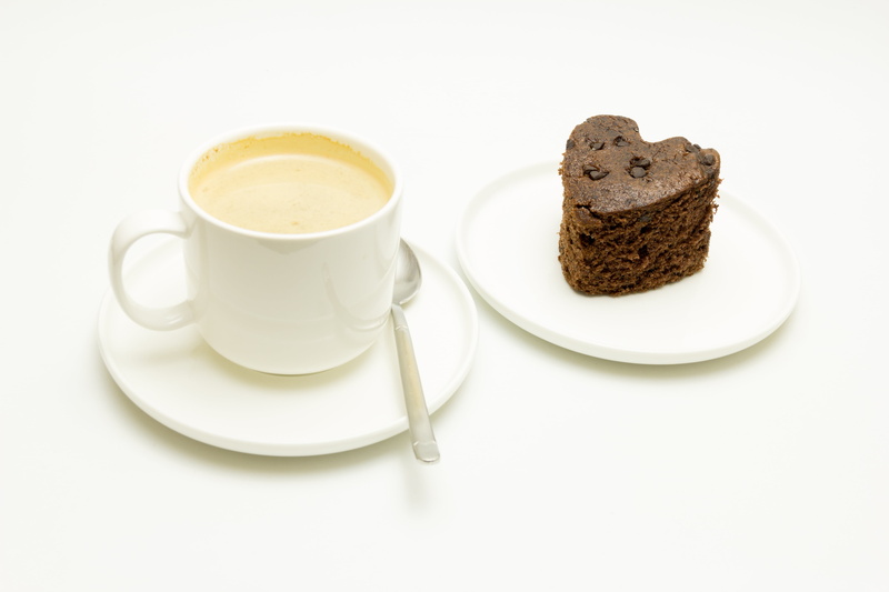 cup, breakfast, sponge cake, indoors, crockery, coffee cup, snack, saucer, eating utensil, 4K, coffee - drink, heart, coffee with milk, teaspoon, white background
