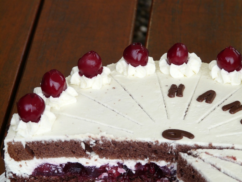 cutting of, cherries, black forest cake, no people, 2K, kirsch, chocolate sponge cake ground, unhealthy eating, eat, flavored kirschfüllung, sweet food