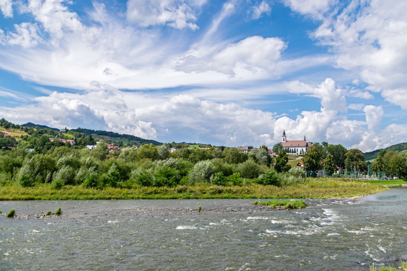 river, nature, built structure, building, 4K, vaca, town, growth, day, ecology, cloudy sky, grass, lake, environment, no people, architecture, stream