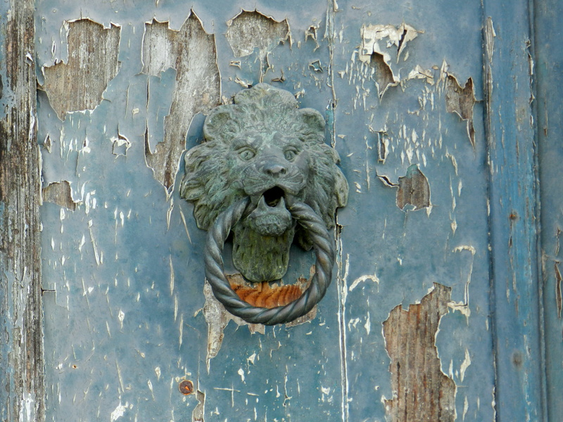 Blue, animal wildlife, Door Knocker, representation, close-up, lion - feline, animal head, weathered, italy, mammal, metal, 4K, Door, knocker, art and craft