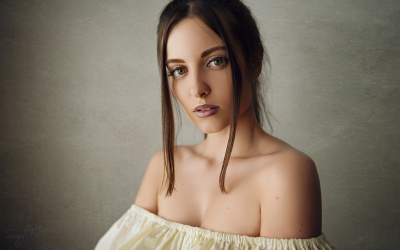simple background, Sergey Fat, women, face, 1080P, bare shoulders