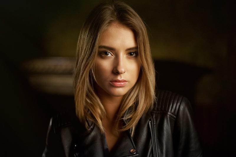 leather jackets, hair, human face, long hair, young adult, looking at camera, close-up, beauty, young women, contemplation, 1080P, serious, beautiful woman