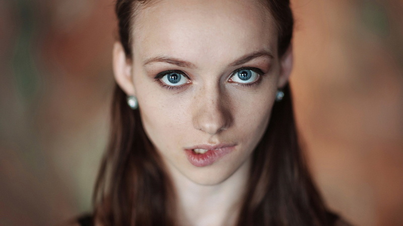 face, Anna Pavlova, eyes, depth of field, Maxim Maksimov, Maxim Maximov, brunette, looking at viewer, blue eyes, women, biting lip, 1080P