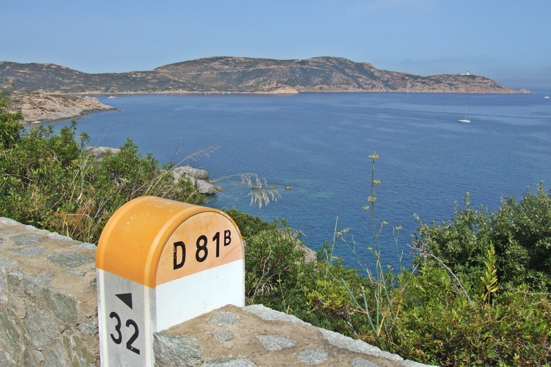 beauty in nature, nature, scenics - nature, kilometer pole, sign, no people, day, water, holiday, outdoors, 2K, bay, western script, corsica, tranquility