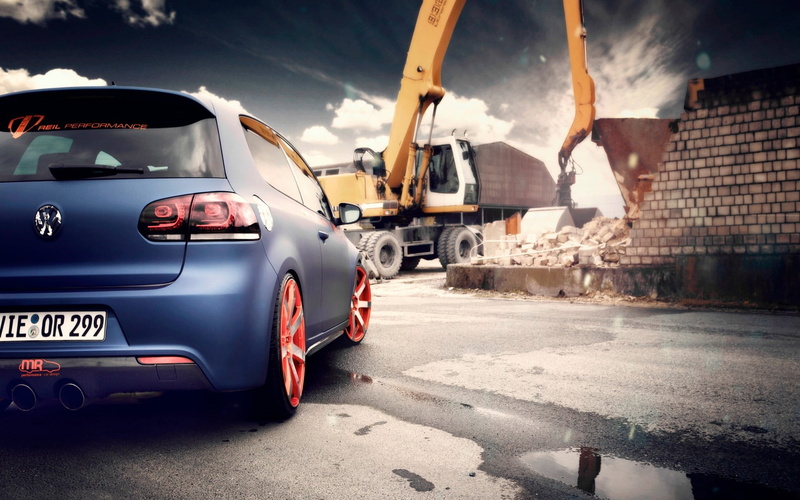 day, motion, machinery, sunlight, road, transportation, closeup, architecture, city, mode of transportation, motor vehicle, nature, construction site, rims
