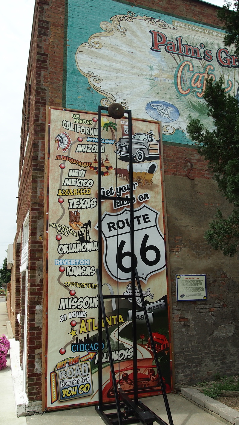 communication, wall painting, built structure, decay, information sign, city, commercial sign, non-western script, no people, text, script, day, building exterior