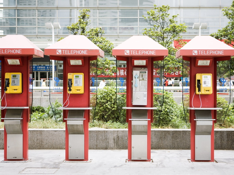 glass - material, footpath, nature, no people, plant, telephones, outdoors, red, side by side, 720P, telephone, city, day, booths, tree, telephone booth