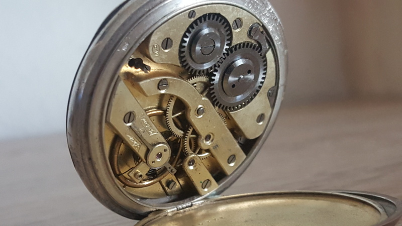 no people, time, clock, watch, accuracy, silver colored, 5K, indoors, vintage, metal, focus on foreground, machinery, single object, number, shape, equipment