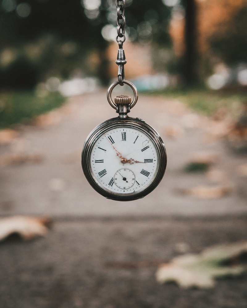 close-up, clock, single object, minute hand, focus on foreground, analog, 4K, no people, circle, personal accessory, instrument of time, pocketwatch, hanging