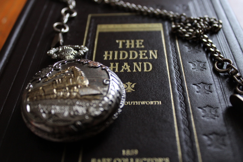 5K, antique, spirituality, hardcover, watch, brown, illuminate, canon, jewelry, texture, western script, belief, embossed, religion, close-up, craft, light