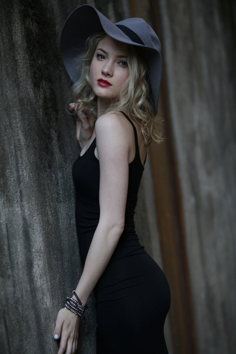black dress, women outdoors, women, lipstick, Skyler Samuels, blue eyes, actress, 720P, long hair, blonde