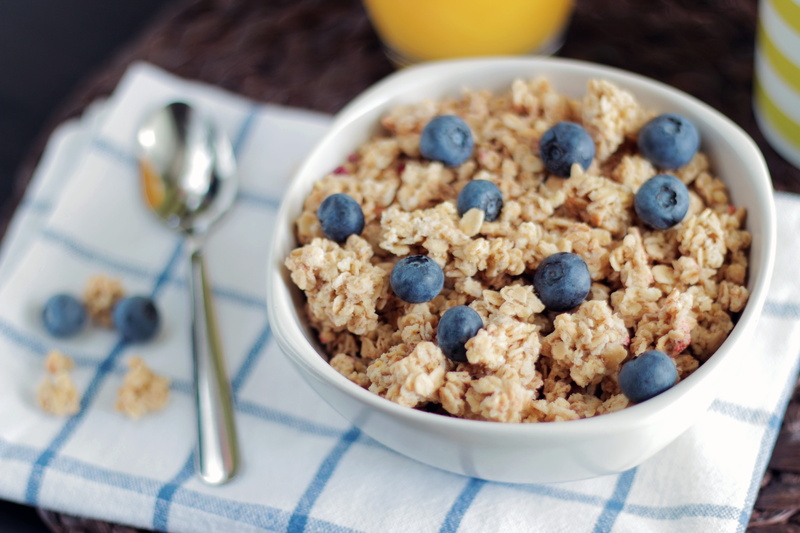 food, breakfast, healthy eating, healthy lifestyle, blueberries, oats - food, granola, porridge, yogurt, spoon, freshness, morning, kitchen utensil, breakfast cereal