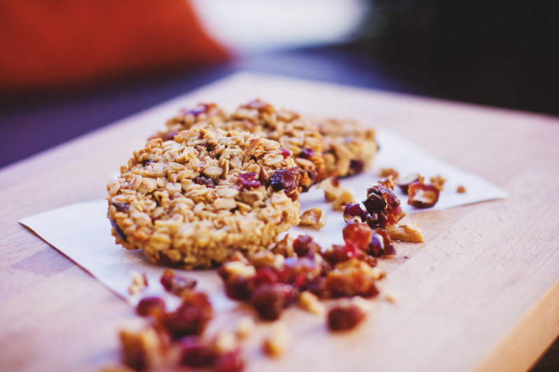tray, nut, healthy eating, snack, fruit, cutting board, 5K, close-up, protein bar, drinks, pie, temptation, healthy, raspberries, no people, wellbeing