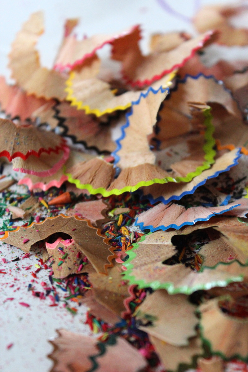 wood - material, sharpened, Colour, choice, craft, shavings, pencil shavings, table, no people, sharpener, pattern, large group of objects, variation, close-up