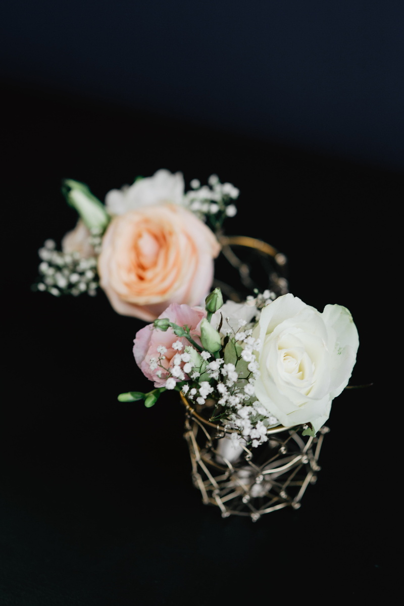 nature, rose - flower, flower arrangement, beauty in nature, white color, rose, wedding, flower, studio shot, vulnerability, black background, flowering plant