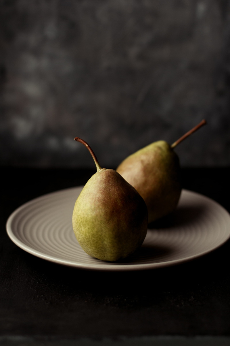 oval, three objects, no people, pear, two, 5K, healthy eating, still life, food and drink, ceramic, studio shot, freshness, food photography, focus on foreground