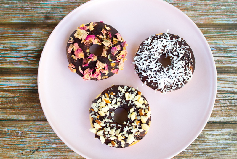breakfast, plate, temptation, sprinkles, serving size, dessert, crockery, three, table, ready-to-eat, seed, indulgence, food, no people, white, unhealthy eating