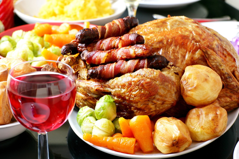 no People, dinner, plate, turkey Meat, ready-To-Eat, vegetables, table, pork, tomato, beef, sausage, crockery, appetizer, alcohol, restaurant, gourmet