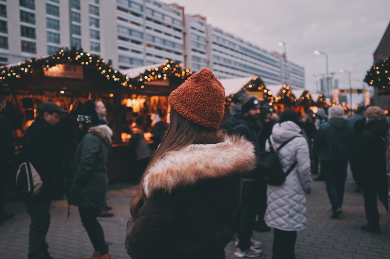 building exterior, group of people, lifestyles, 4K, city life, daytime, real people, incidental people, warm clothing, berlin, walking, focus on foreground