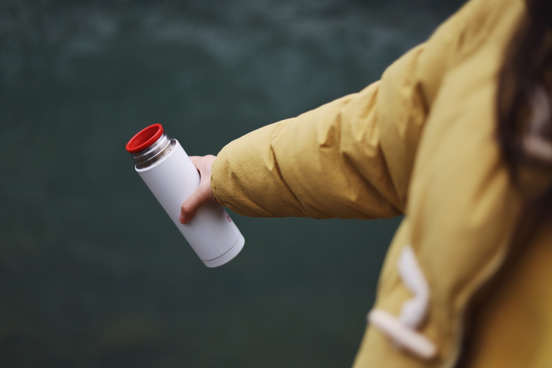 focus on foreground, arm, tin, tumbler, human limb, medication, 5K, sea life, hand, coffee cup, injection, disposable cup, food and drink, paint container