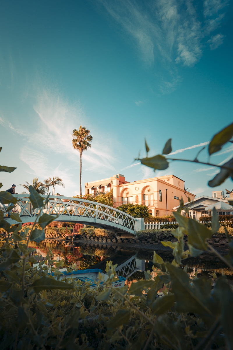 tourist Resort, canal, sunlight, urban Scene, blue, luxury, sky, 4K, bridge, built Structure, cityscape, beach, building Exterior, vacations, golden hour